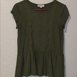 💫 5/$20 Ruffle Bottom Green Top